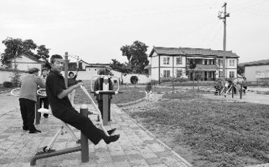 文化新景 廣場(chǎng)健身休閑熱，群眾樂(lè)享幸福時(shí)光